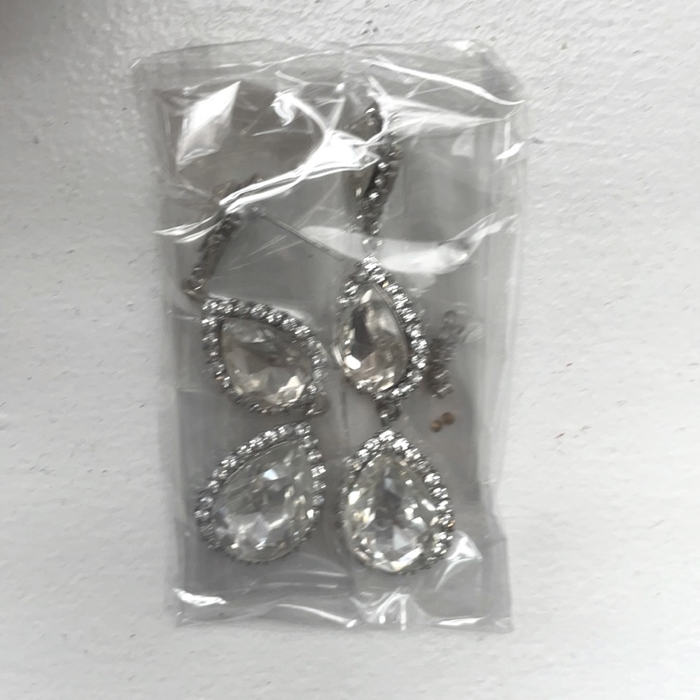 Elequeen earrings